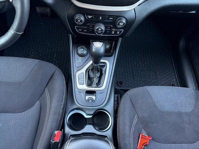 2015 Jeep Cherokee 4d SUV 4WD Latitude