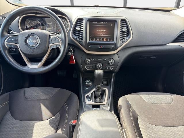 2015 Jeep Cherokee 4d SUV 4WD Altitude V6