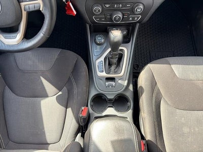 2015 Jeep Cherokee 4d SUV 4WD Altitude V6