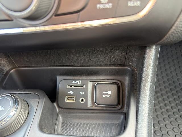2015 Jeep Cherokee 4d SUV 4WD Altitude V6
