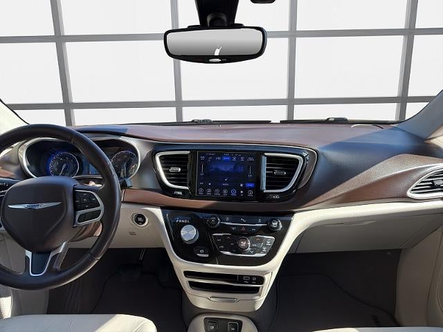 2017 Chrysler Pacifica 4d Wagon Touring-L