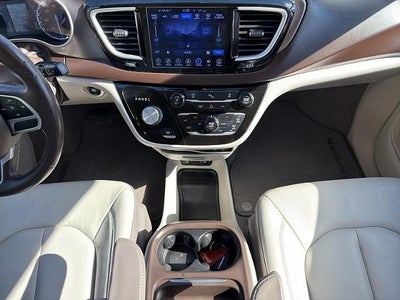2017 Chrysler Pacifica 4d Wagon Touring-L