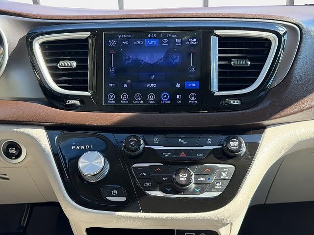 2017 Chrysler Pacifica 4d Wagon Touring-L