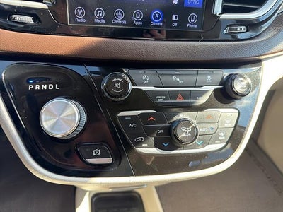 2017 Chrysler Pacifica 4d Wagon Touring-L