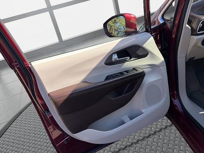 2017 Chrysler Pacifica 4d Wagon Touring-L