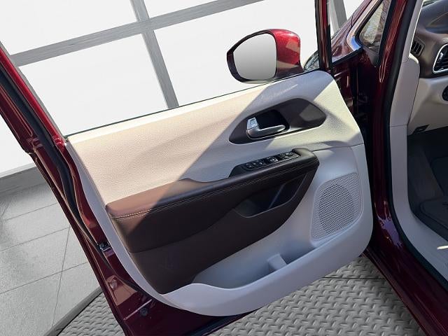 2017 Chrysler Pacifica 4d Wagon Touring-L