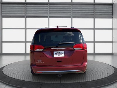 2017 Chrysler Pacifica 4d Wagon Touring-L