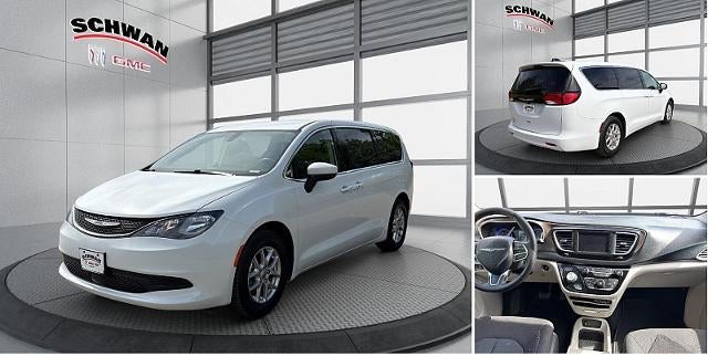 2022 Chrysler Voyager LX's photo