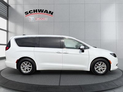 2022 Chrysler Voyager LX