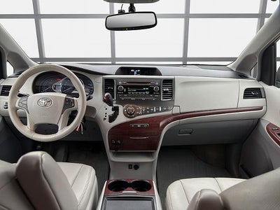 2014 Toyota Sienna 4d Wagon XLE