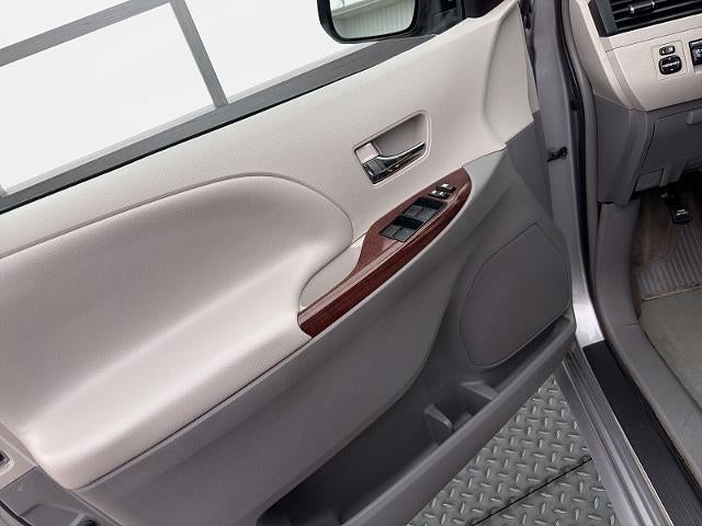 2014 Toyota Sienna 4d Wagon XLE