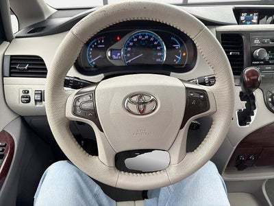 2014 Toyota Sienna 4d Wagon XLE