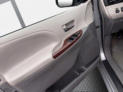 2014 Toyota Sienna 4d Wagon XLE
